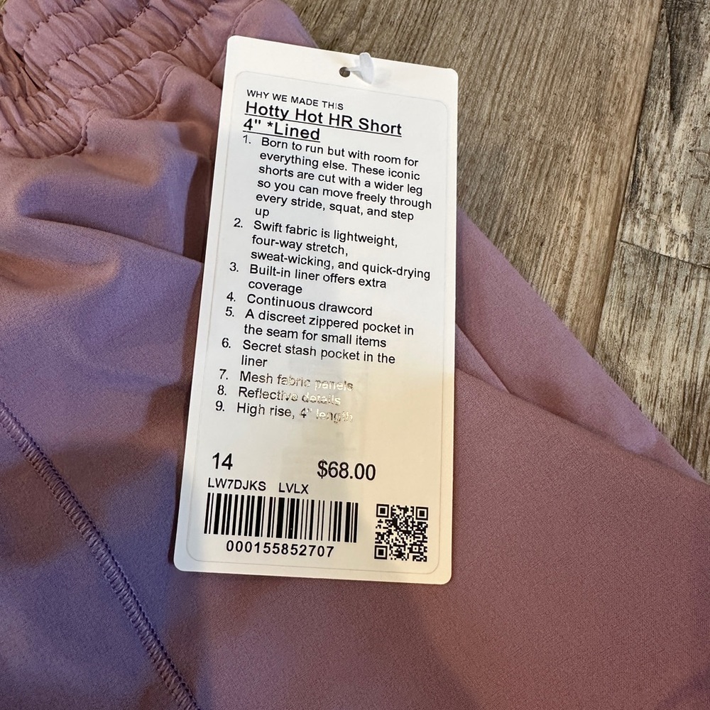 NEW with tags! Lululemon Hotty Hot High-Rise Lined Short 4"
Lavender Lux sz 14